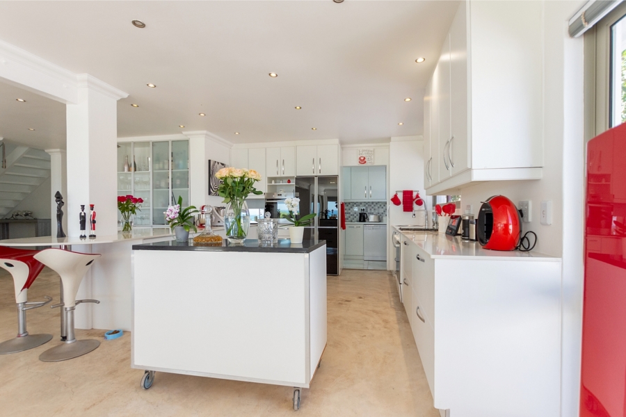 5 Bedroom Property for Sale in Golden Mile Western Cape
